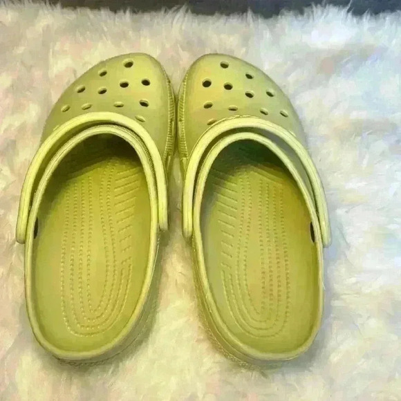 Crocs Classic Clog In Celery Green Durable and Comfy Men Size 8 Women Size 10 - Picture 4 of 13